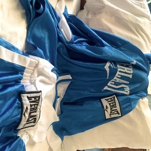 EVERLAST boxing costume or competition.